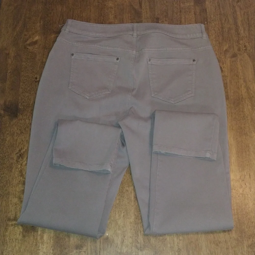 Chico's Platinum Gray Pull on Pants Size 1.5/10 - Picture 7 of 7